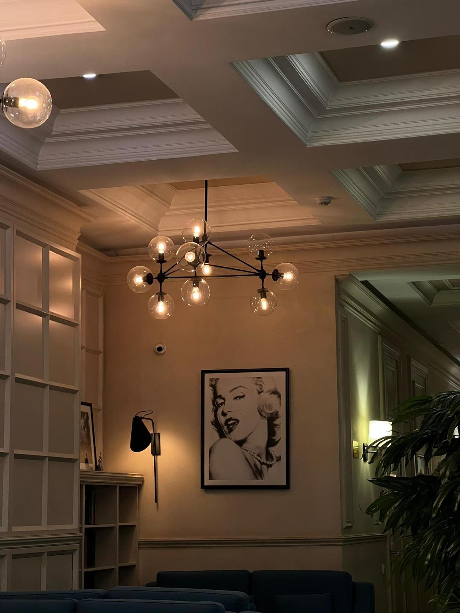 Madison Ave Hotel Бишкек Екстериор снимка