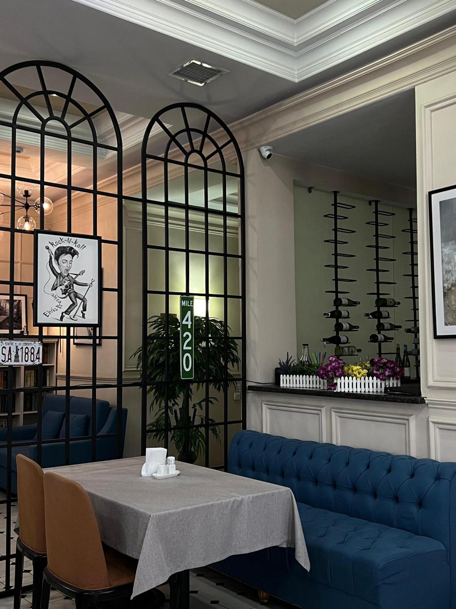 Madison Ave Hotel Бишкек Екстериор снимка