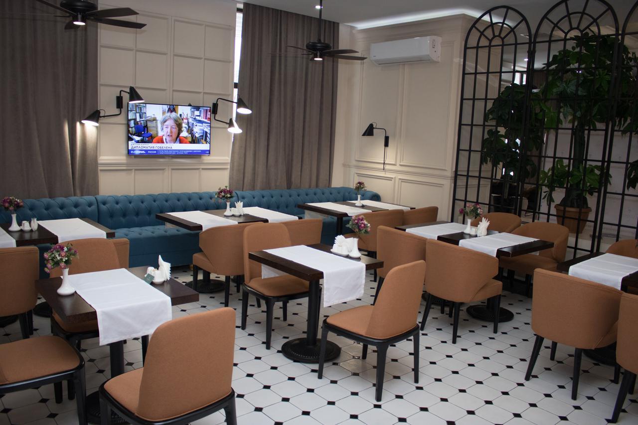 Madison Ave Hotel Бишкек Екстериор снимка