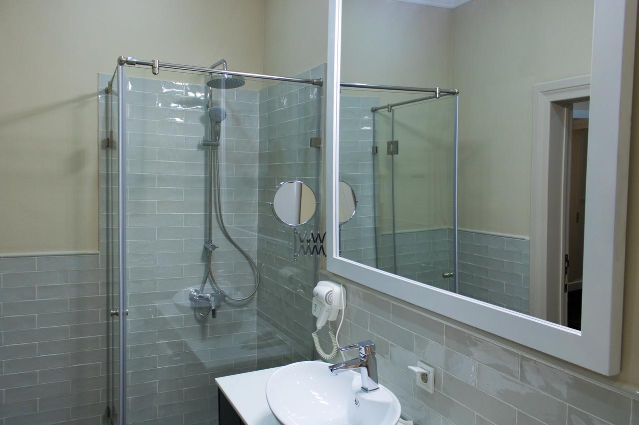 Madison Ave Hotel Бишкек Екстериор снимка