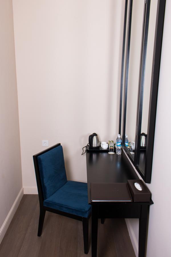 Madison Ave Hotel Бишкек Екстериор снимка