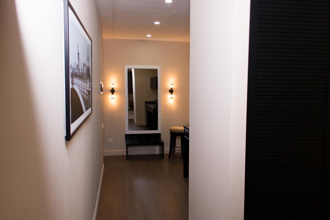 Madison Ave Hotel Бишкек Екстериор снимка