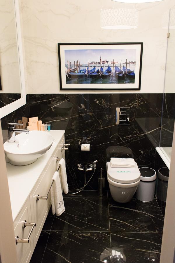 Madison Ave Hotel Бишкек Екстериор снимка