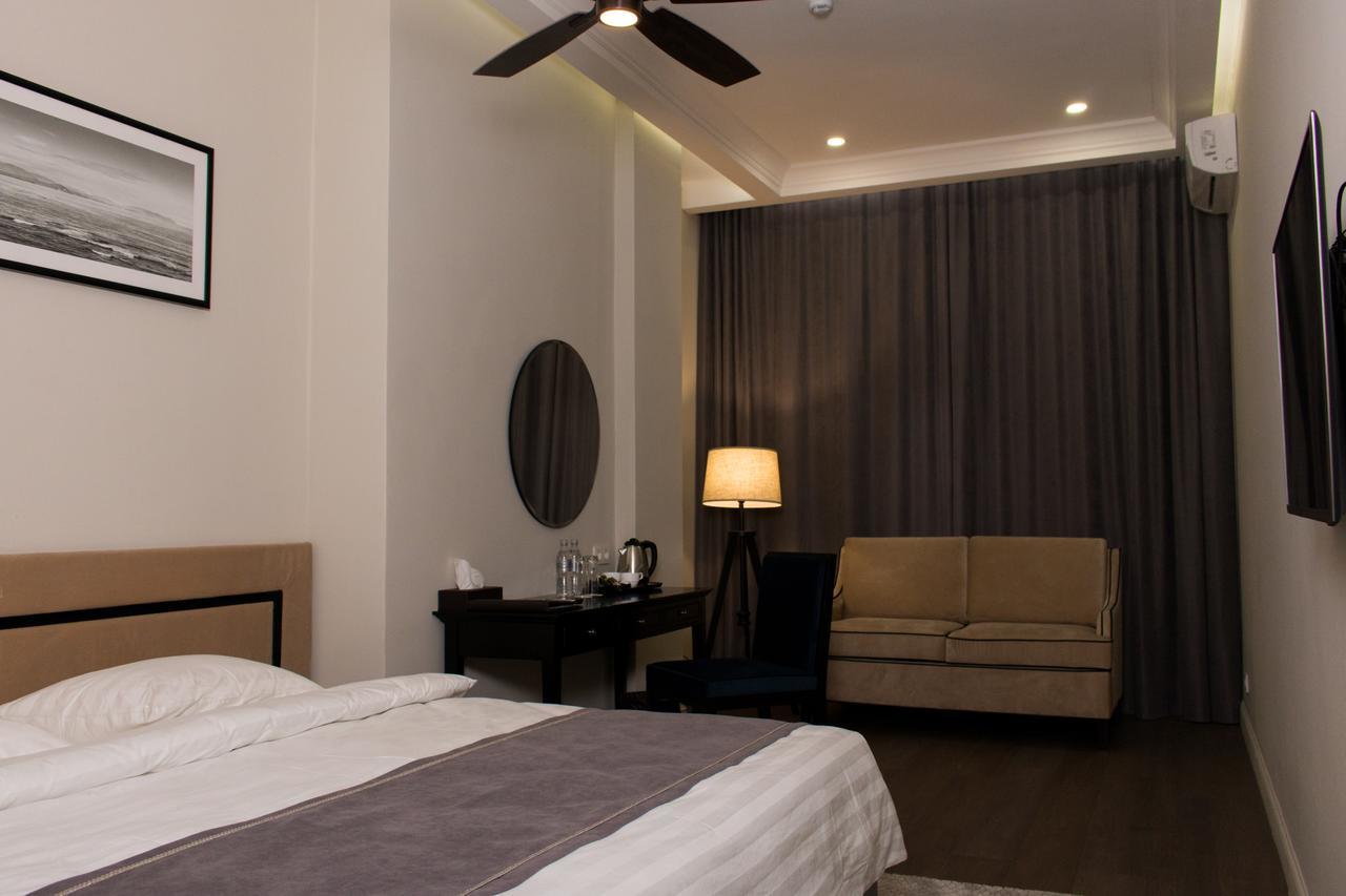 Madison Ave Hotel Бишкек Екстериор снимка