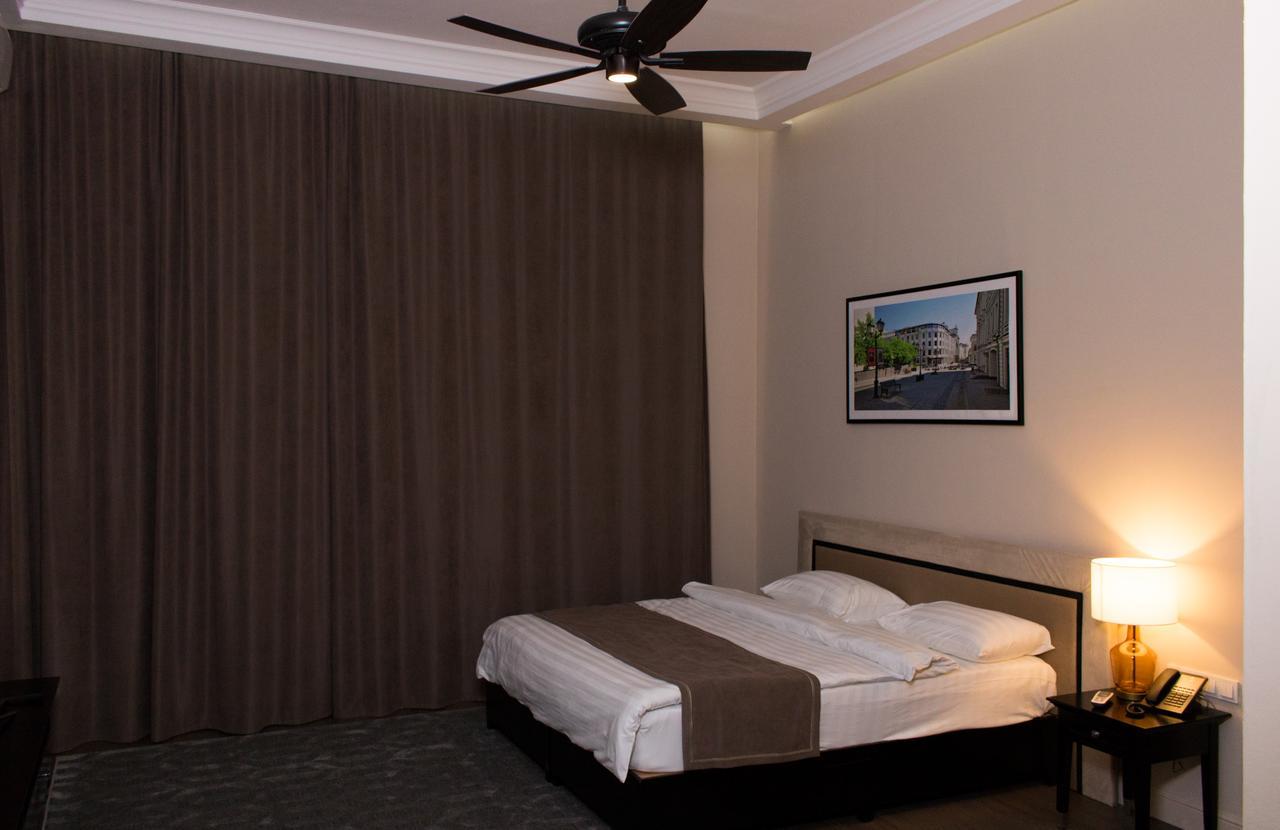 Madison Ave Hotel Бишкек Екстериор снимка