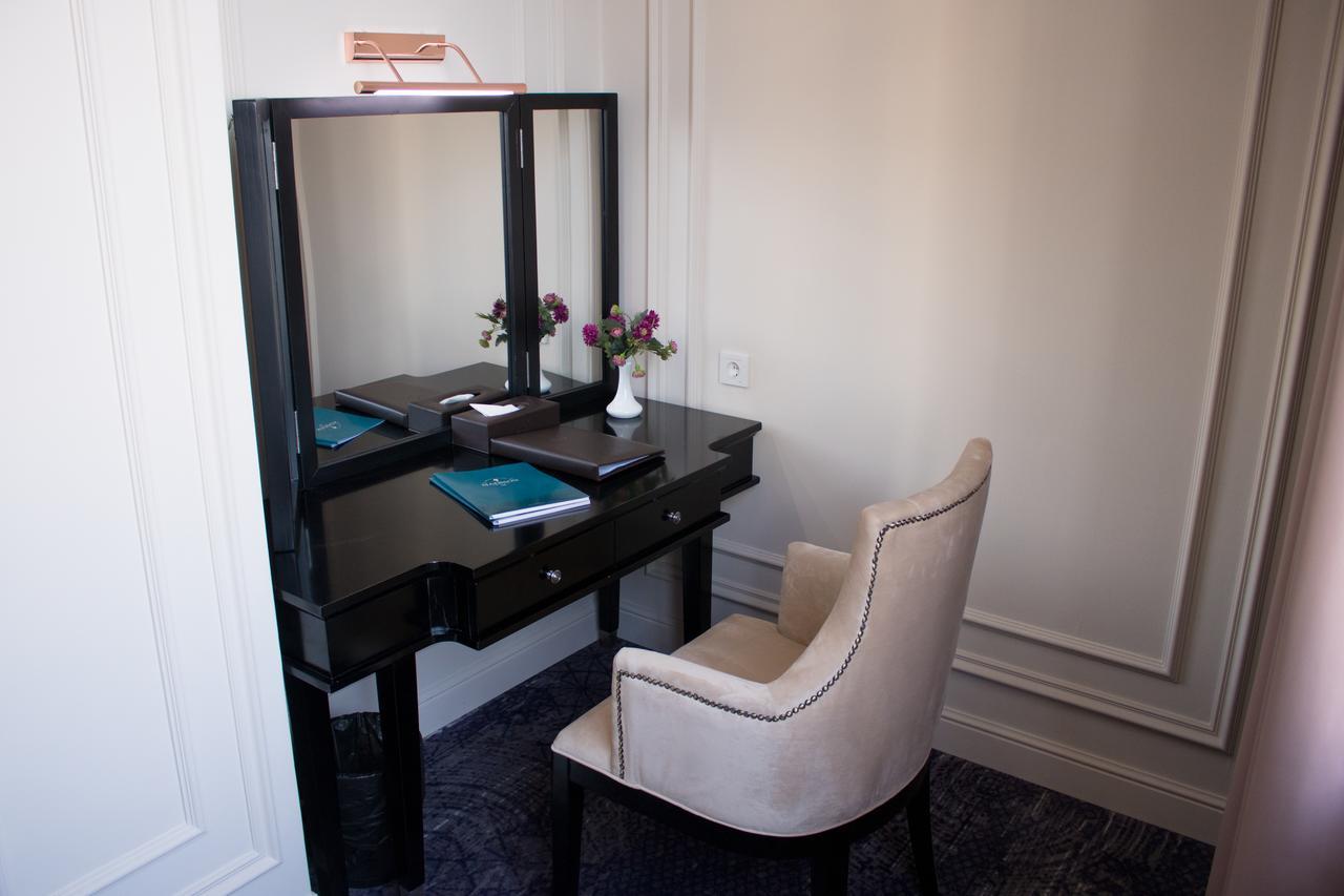Madison Ave Hotel Бишкек Екстериор снимка