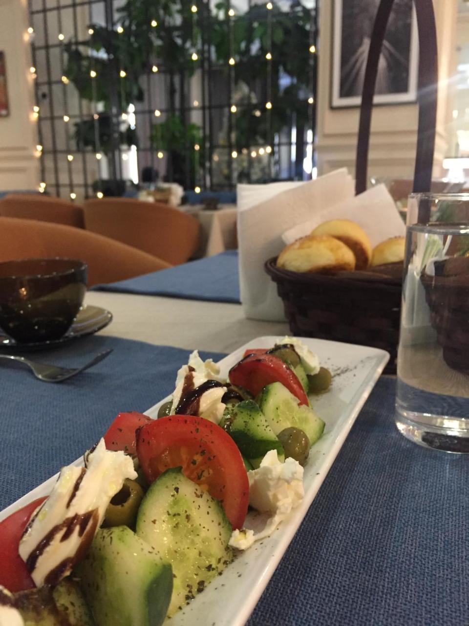 Madison Ave Hotel Бишкек Екстериор снимка