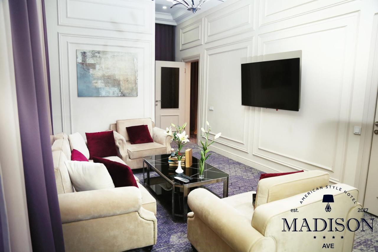 Madison Ave Hotel Бишкек Екстериор снимка