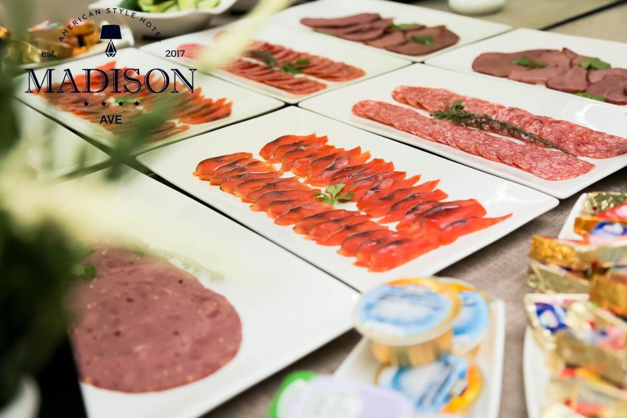 Madison Ave Hotel Бишкек Екстериор снимка