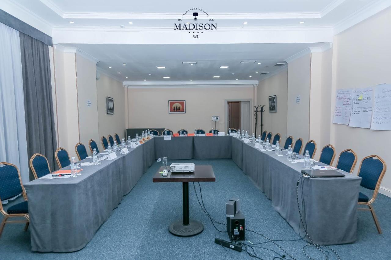 Madison Ave Hotel Бишкек Екстериор снимка