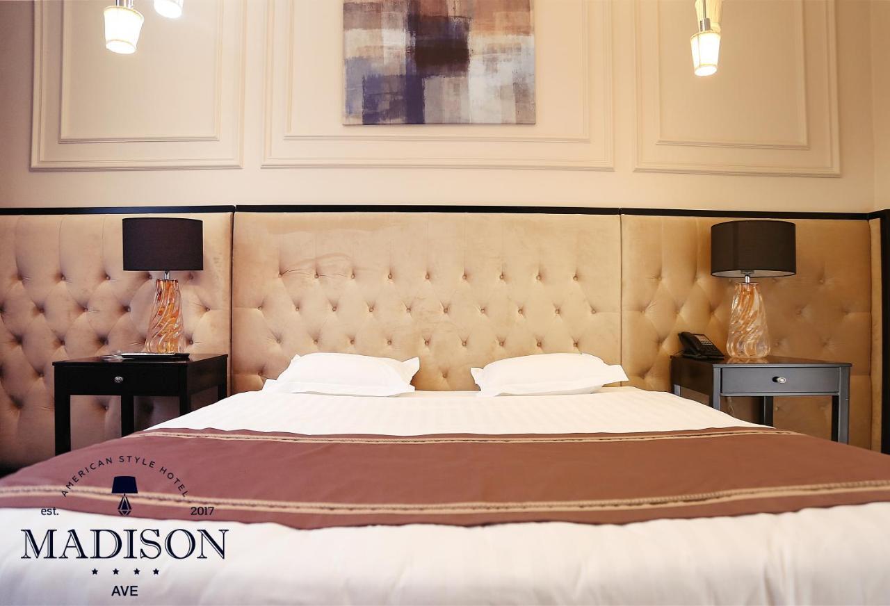 Madison Ave Hotel Бишкек Екстериор снимка