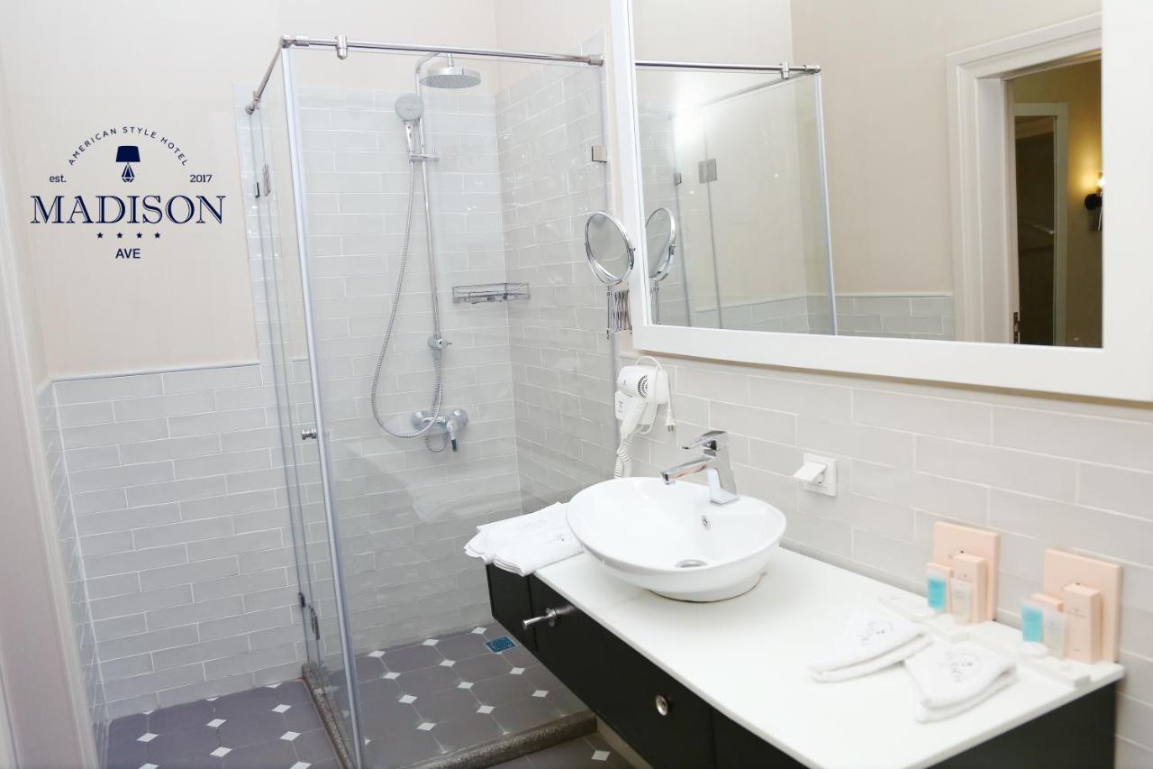 Madison Ave Hotel Бишкек Екстериор снимка
