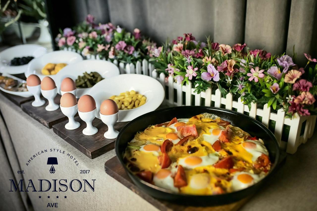 Madison Ave Hotel Бишкек Екстериор снимка